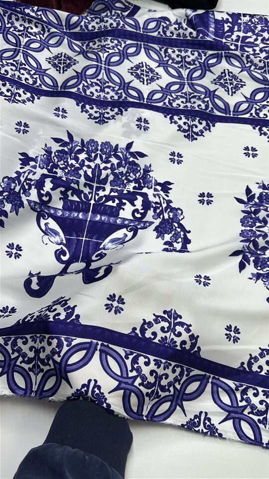 Etnik Desenli Saten Kumaş