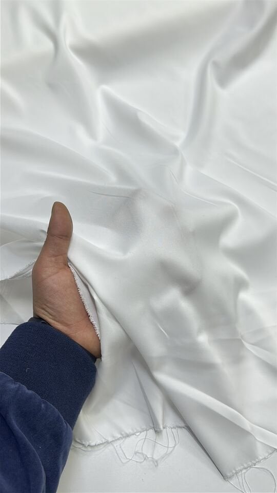 Beyaz İnce Krep Saten Kumaş