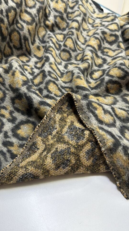 Yün karışımlı Leopar Kaşe