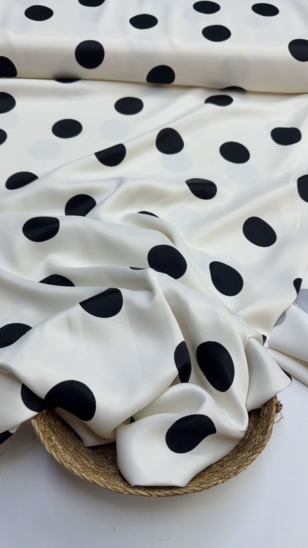 Puantiyeli Pamuklu Saten Kumaş