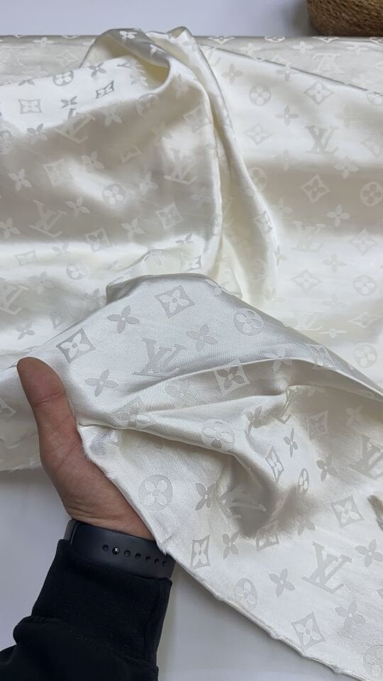LV Yazılı Pamuklu Saten