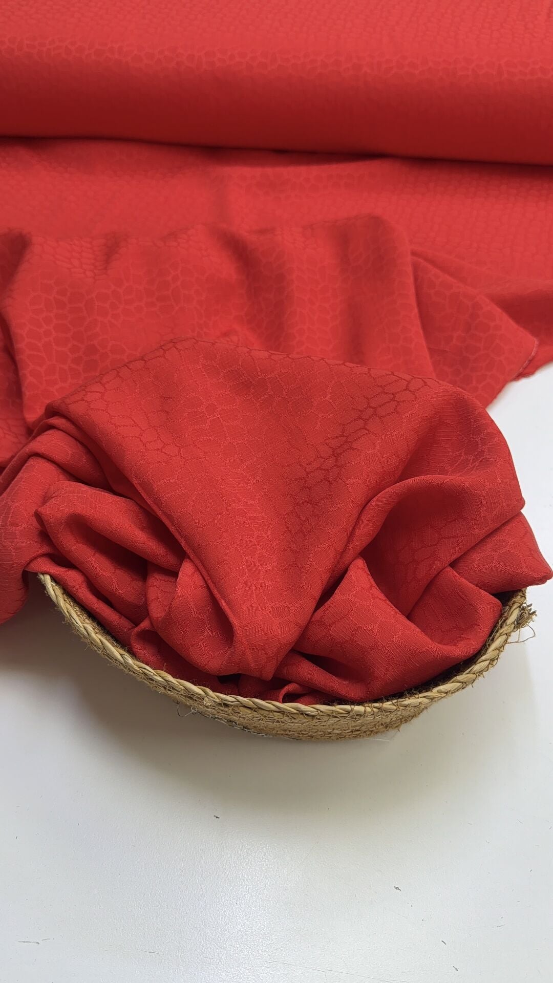 Jakarlı Kırmızı Keten Kumaş