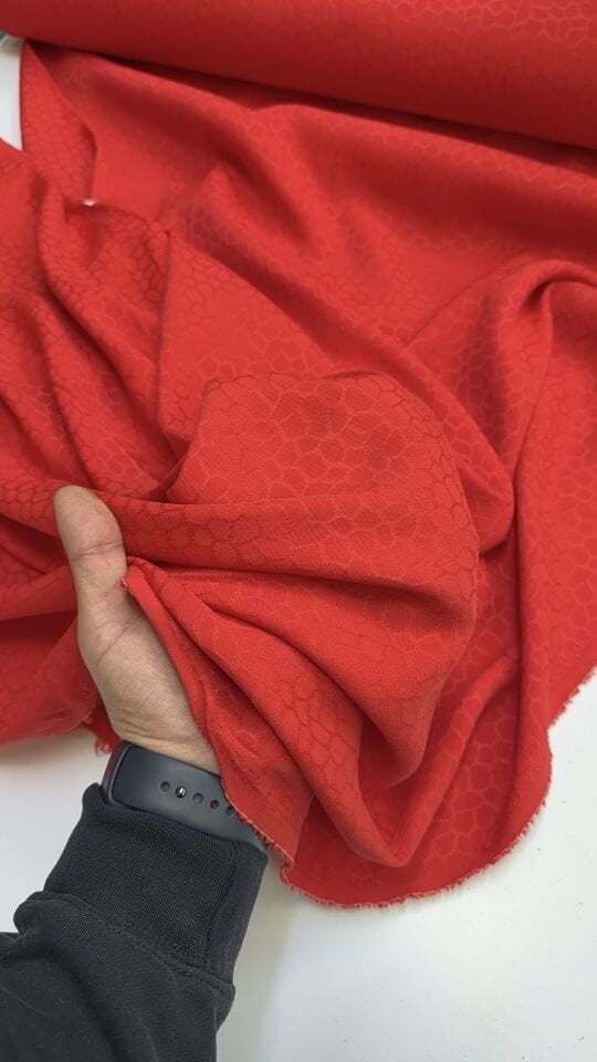 Jakarlı Kırmızı Keten Kumaş