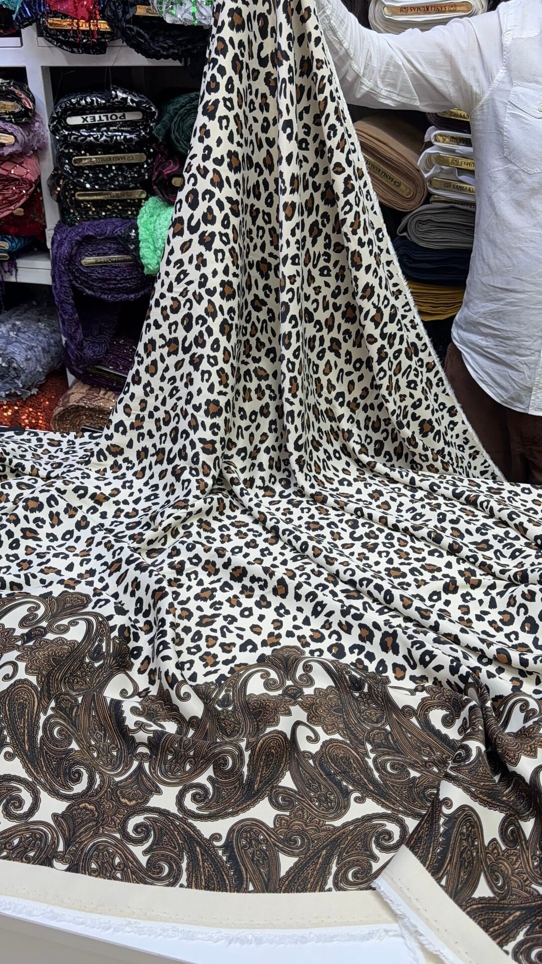 Eteği Sulu Şal Leopar Saten